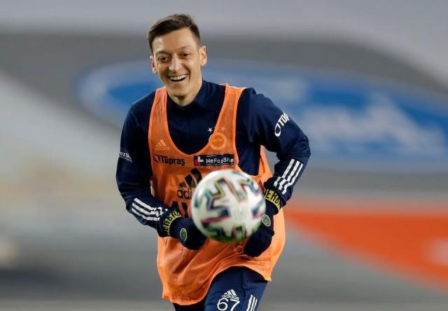 告别枪手只落不起，敏感词中场难负伤病宣布退役