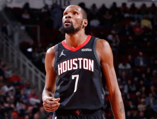 开云体育官网-杜兰特生涯篮板数升至历史第78位，助攻数升至历史第72位