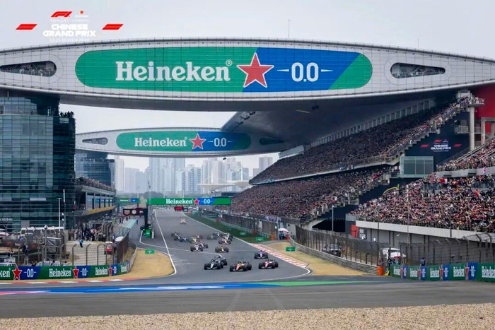 kaiyun-2026上海F1大奖赛落幕,梅赛德斯包揽冠亚军,三天观赛23万人次|宝山|中国大奖赛|Formula 1|刘易斯·汉密尔顿|乔治·拉塞尔_新浪体育_新浪新闻